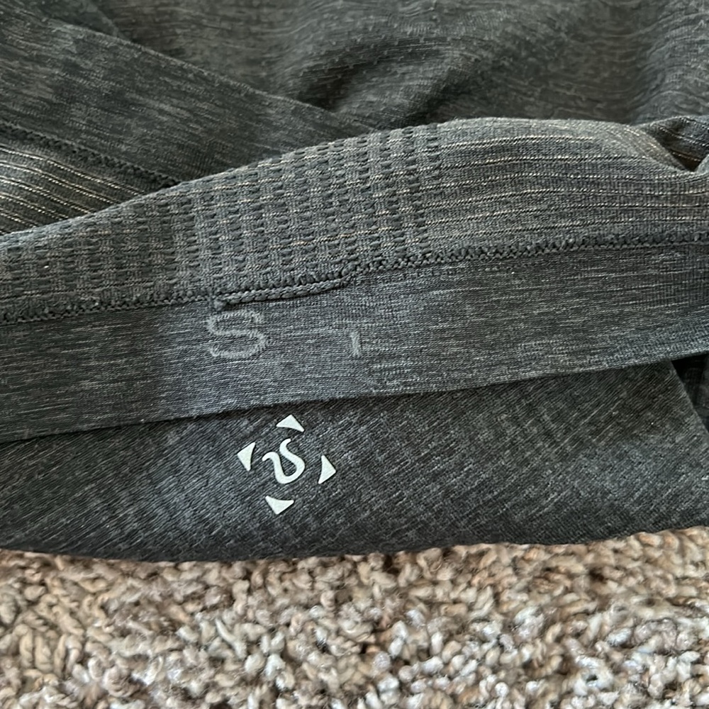 Lululemon Men’s Half Zip Pullover - Picture 5 of 5